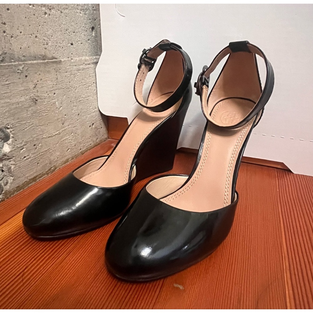Tory Burch Thames Wedge Womans Leather Black Size 6 Ankle Strap Closed Toe Heel